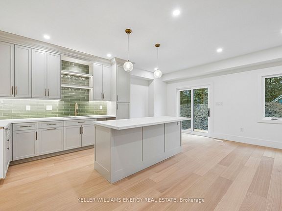 3rd image of 11 Union St