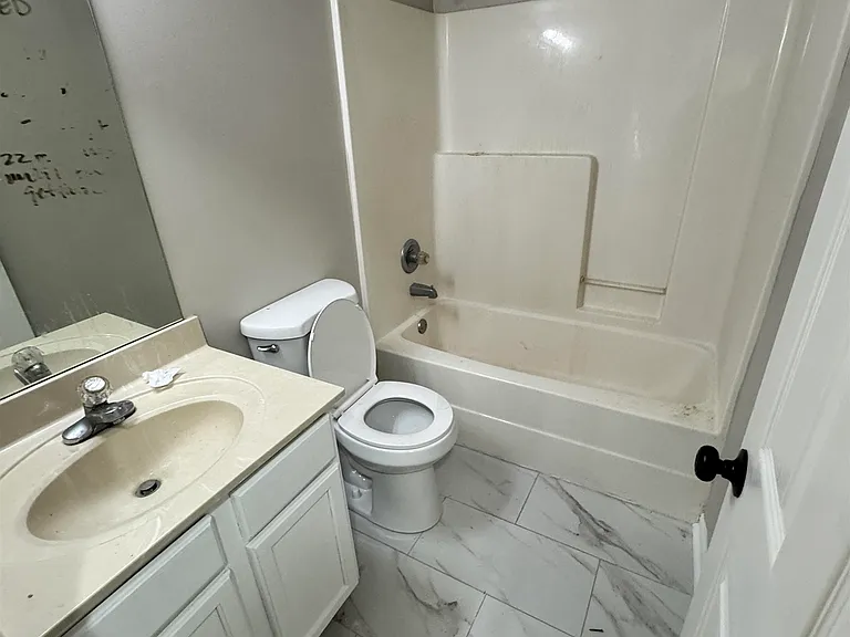 6628 Whitten Grove Dr — Photo 9