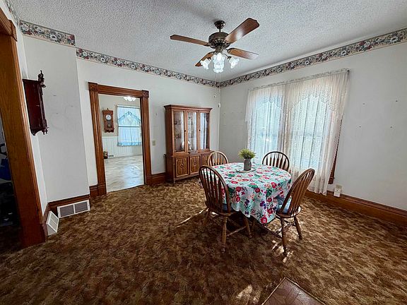 3rd image of 714 4th Ave SW