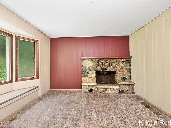 4th image of 807 Valley Ave NW