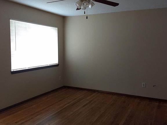 3rd image of 429 NW 55th St