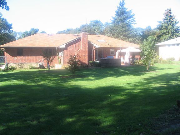 3rd image of 280 Evergreen Ave