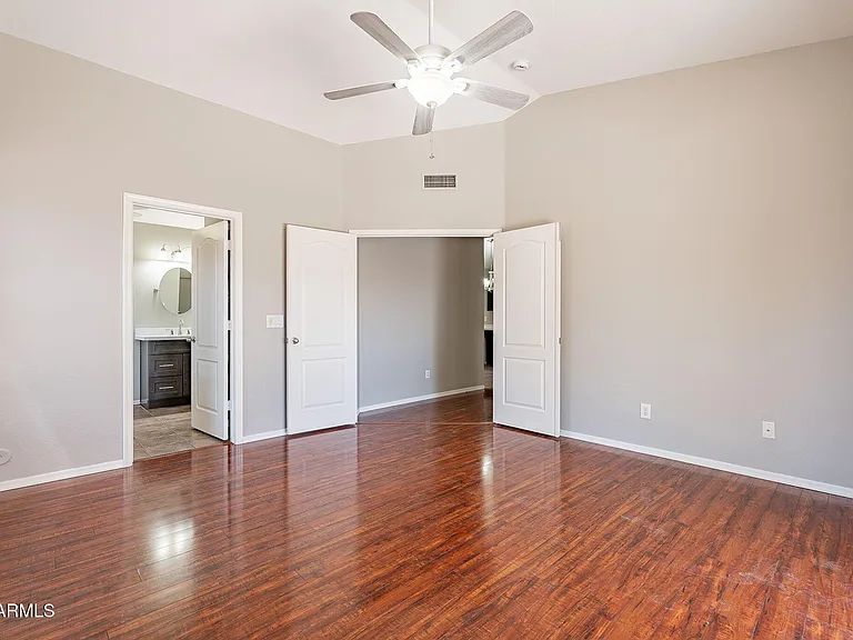 491 E Devon Dr — Photo 15