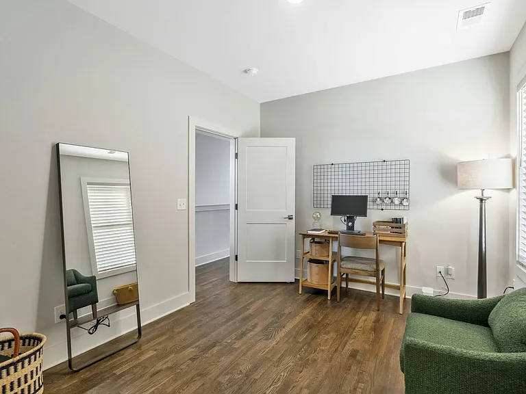 2318 Batavia St — Photo 16