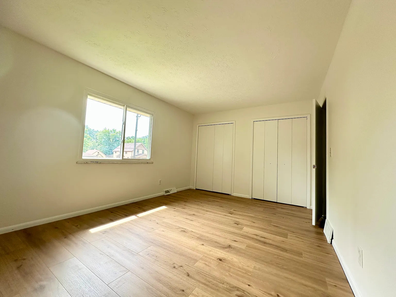 3 bed, 1.5 bath, 1254 sqft, $1,750 — Photo 3