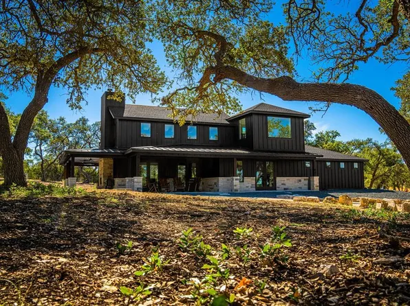 554 Springfield Rd, Fredericksburg, TX 78624