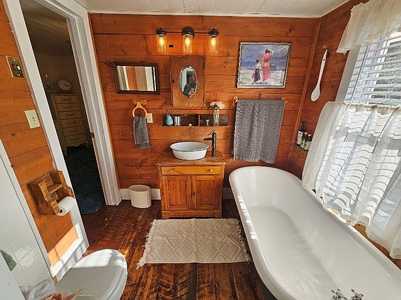 29th image of this home