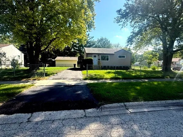 1945 Creek Rd, Waukegan, IL 60087
