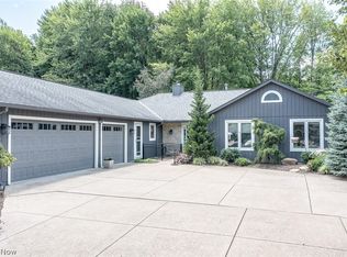 21431 Creekside Dr, Strongsville, OH