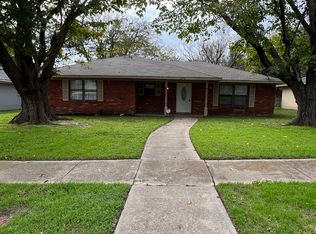 2752 Groveridge Dr, Dallas, TX 75227