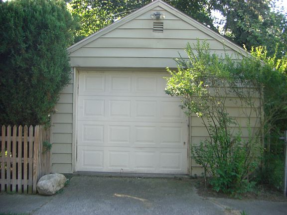 4th image of 15655 Kinloch