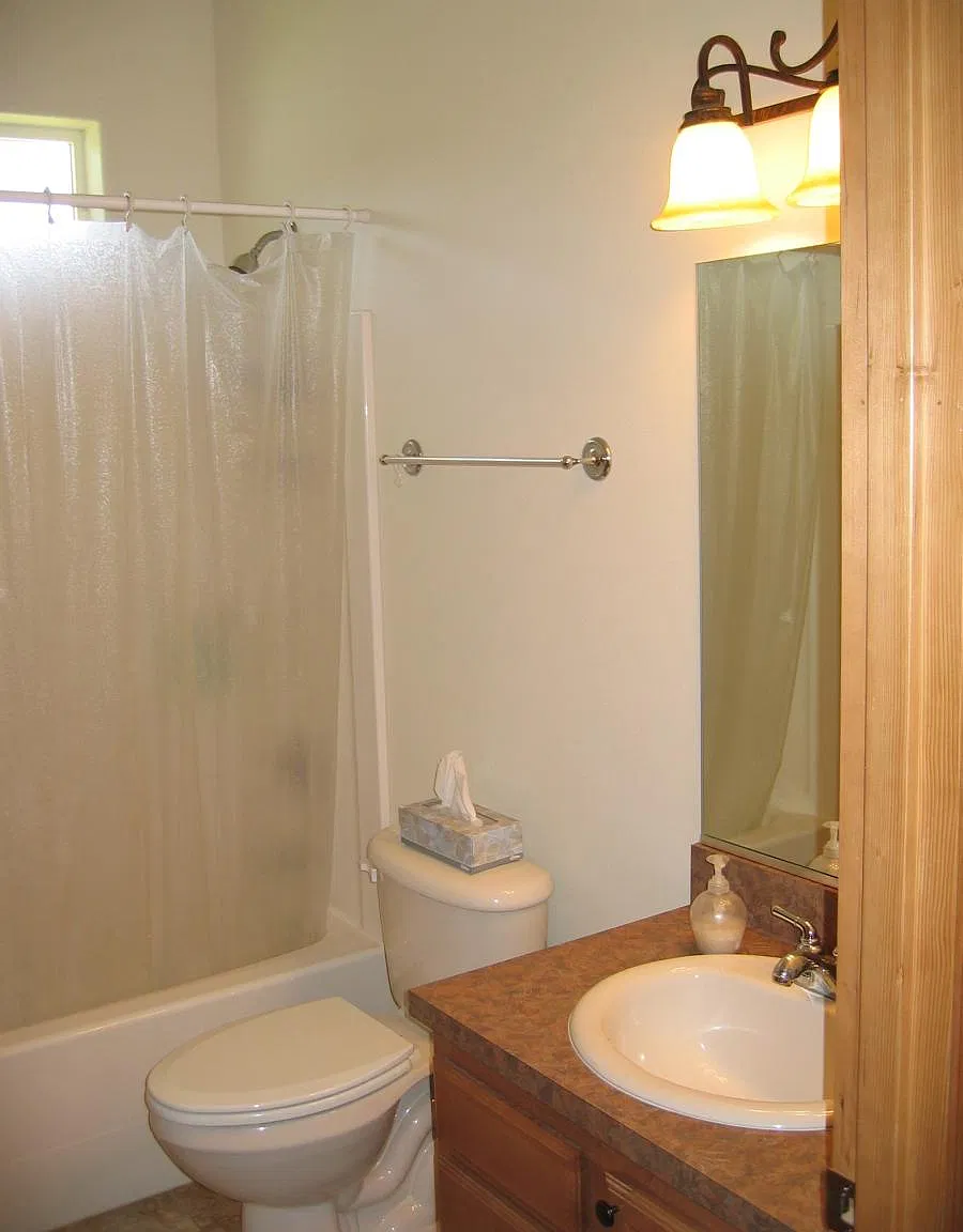 608 SE Jillian Court — Photo 4