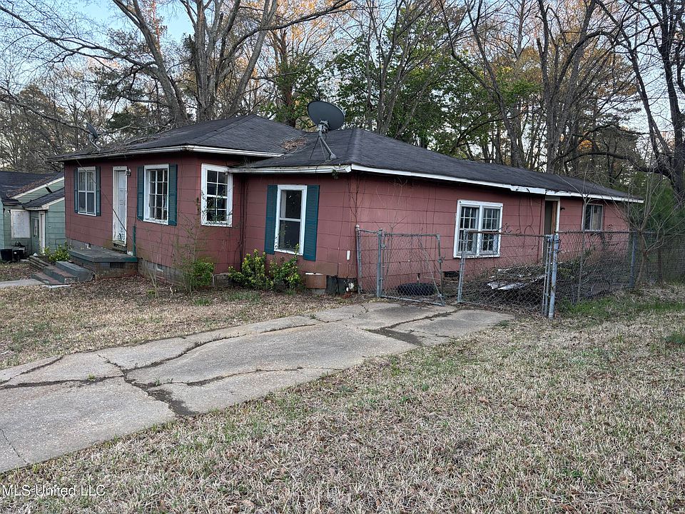 2nd image of 837 Combs St