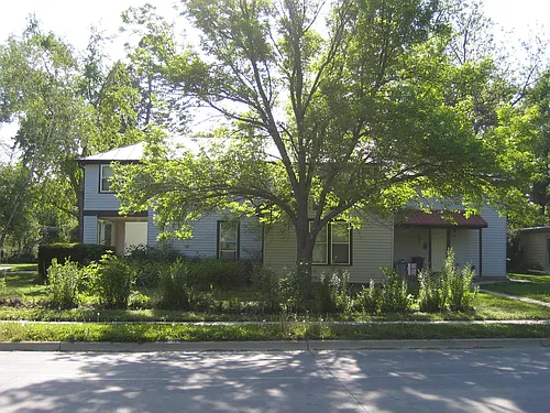 929 S Summit St Photo 1