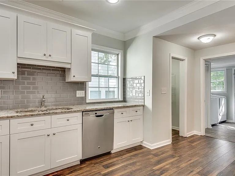 244 Laurel Ave SW — Photo 17