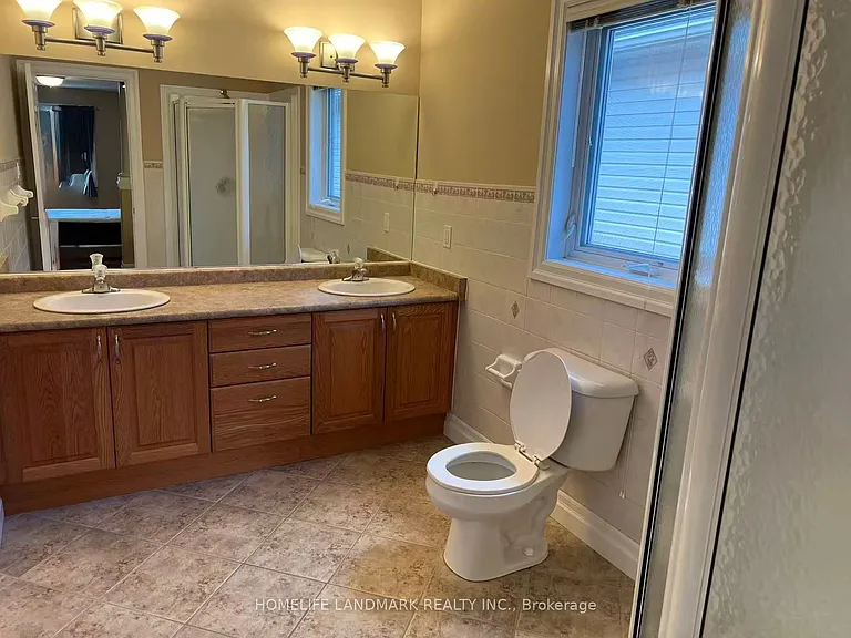 579 Violet St — Photo 9