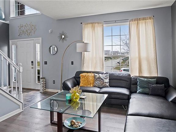 3rd image of 10337 Gladeview Dr