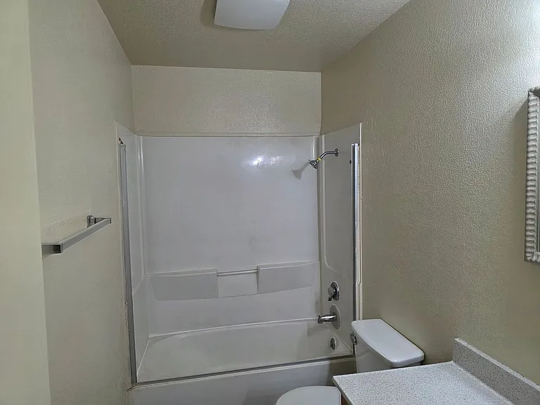 DNY9329 — Photo 15