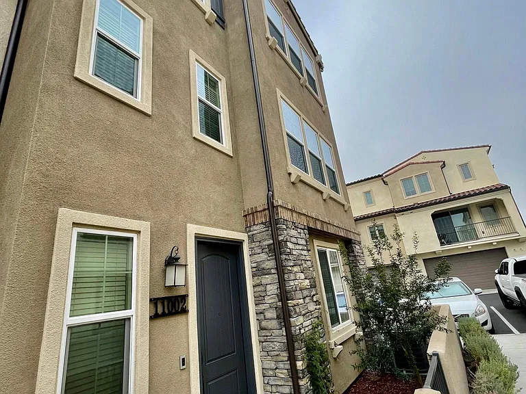 11002 Logan Way — Photo 5