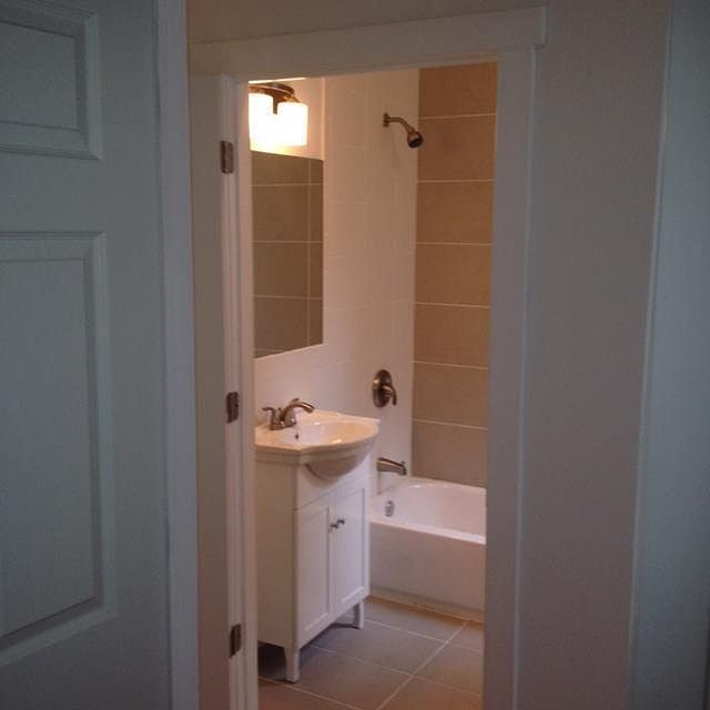 2nd image of 2200 W Erie St #2