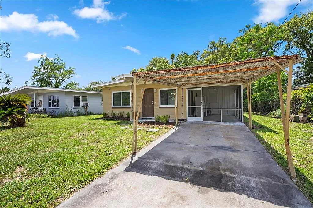 3 bed, 1.5 bath, 975 sqft, $2,100 — Photo 2