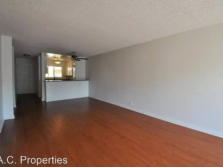 12245 Chandler Blvd — Photo 6