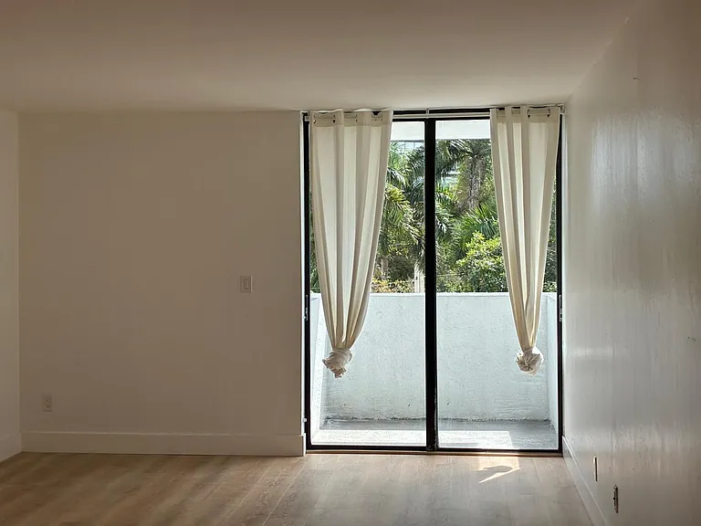 2713 Tigertail Ave #402 — Photo 7