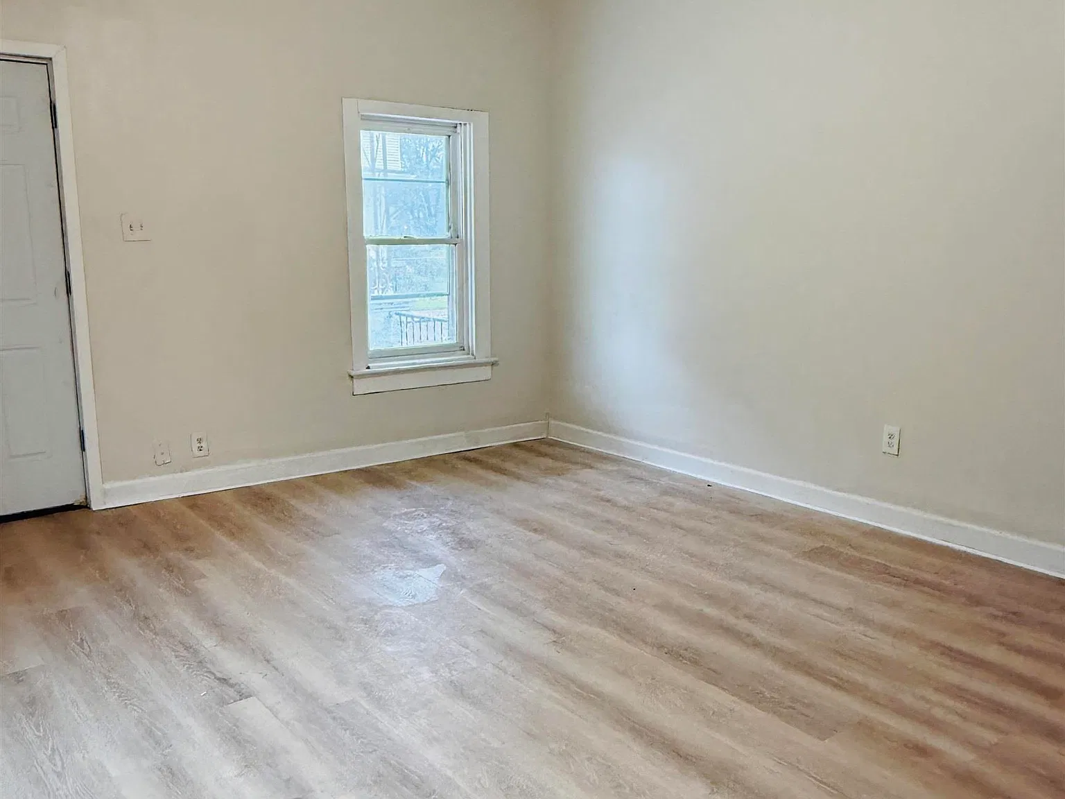 3 bed, 2.0 bath, 1858 sqft, $1,500 — Photo 3