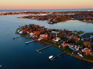 67 Gooseneck Point Rd, Oceanport, NJ 07757