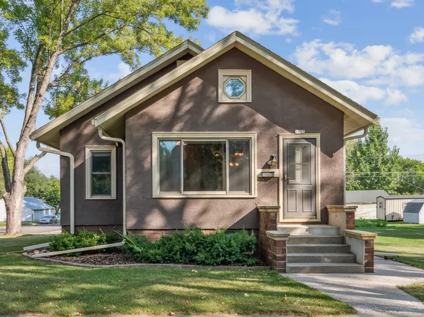 1507 11th St E, Glencoe, MN 55336