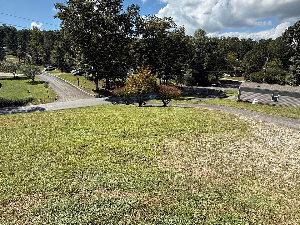 2nd image of 1219 Dockery Ln SE
