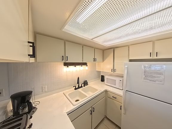 5th image of 15340 LEEWARD DR #203