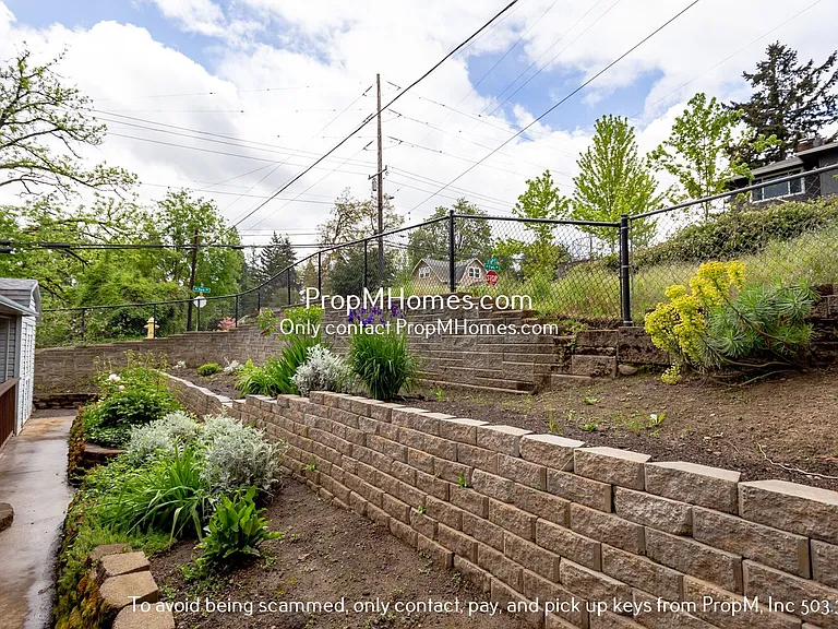 2627 SE Park Ave — Photo 18