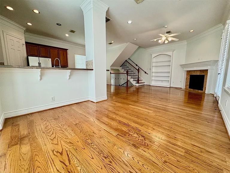 4507 Crawford St — Photo 17