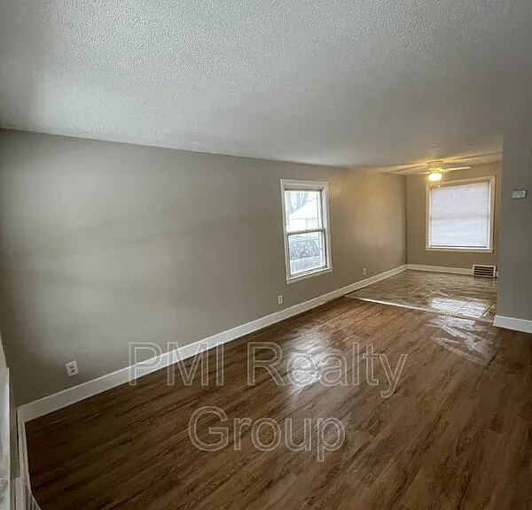 25561 Tungsten Rd — Photo 3