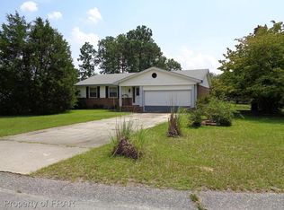 5821 Hunting Ridge Rd, Hope Mills, NC 28348