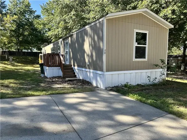74 Ewing Way, Belton, MO 64012