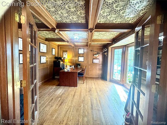 4th image of 1982 Heritage Hill Ct