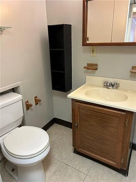3 bed, 809 sqft, $2,200 — Photo 3