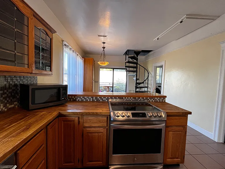 1440 Bay St — Photo 44