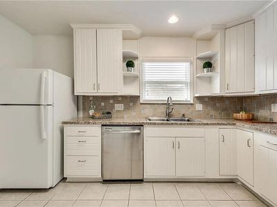 5026 Linnet Ln, Dallas, TX, 75209