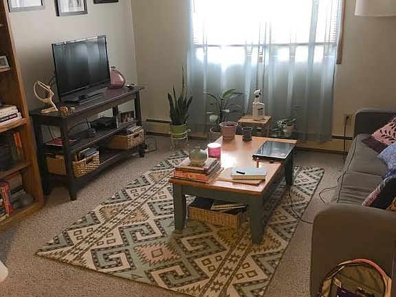 3rd image of 318 Finkbine Ln APT 8