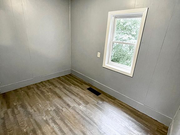 2nd image of 102 Paw St #6