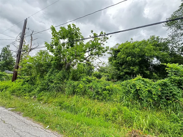 4702 Falls St, Houston, TX 77026