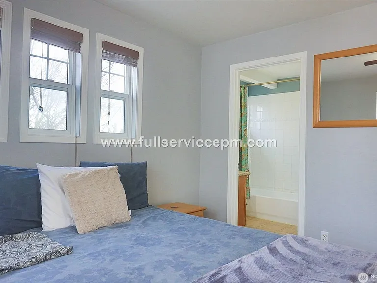 1920 E Union St #104 — Photo 7