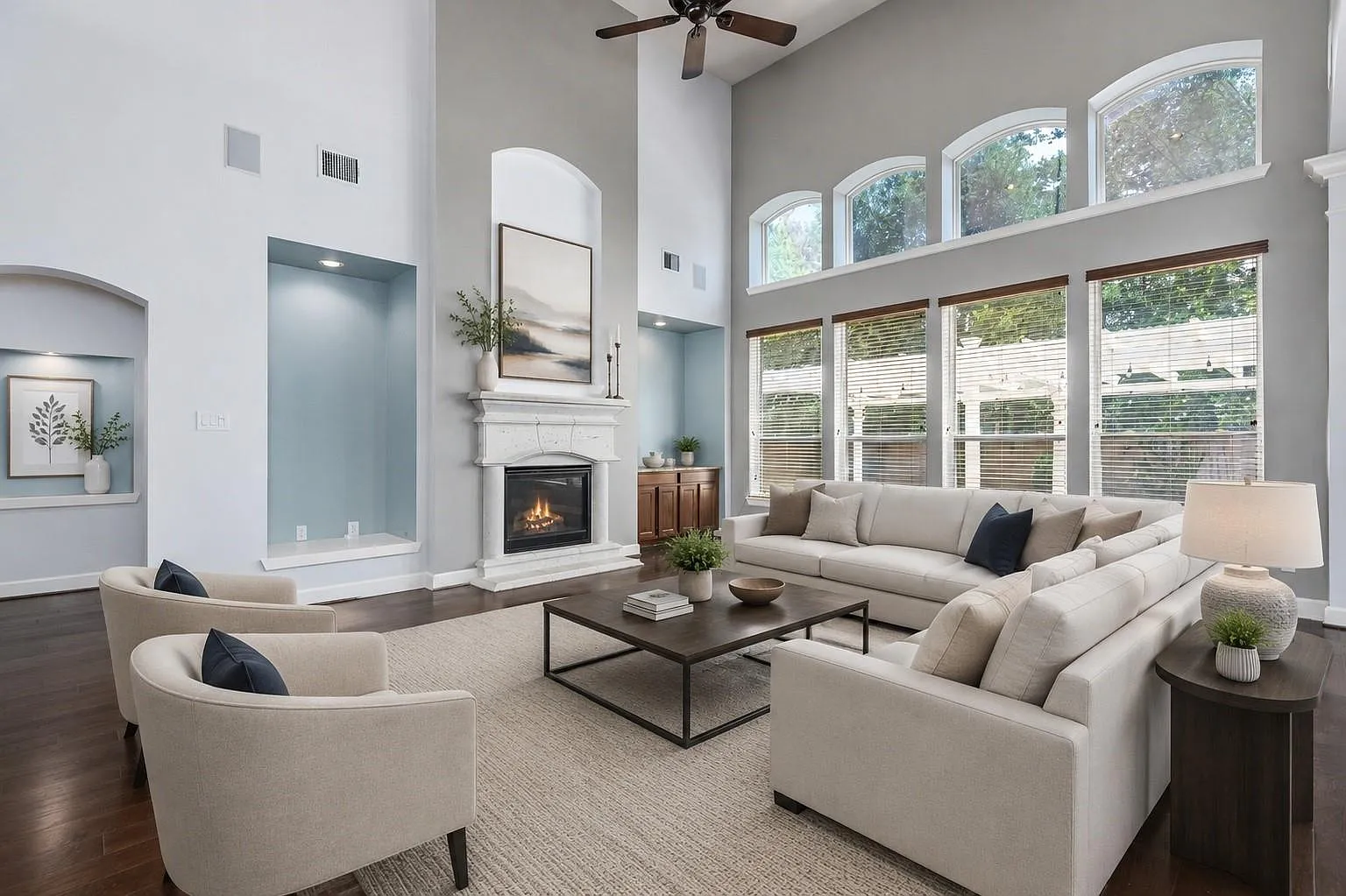 5 bed, 4.0 bath, 3794 sqft, $4,200 — Photo 2