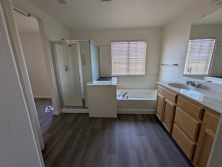 1522 La Sierra St — Photo 6