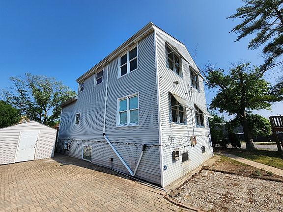 2nd image of 3002 N Narragansett Ave