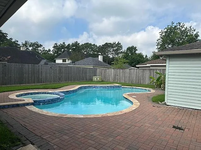 18015 Heaton Dr — Photo 14