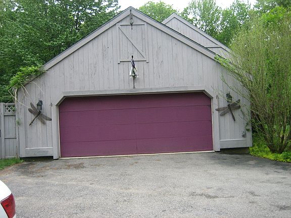 Lrg 2-Car garage